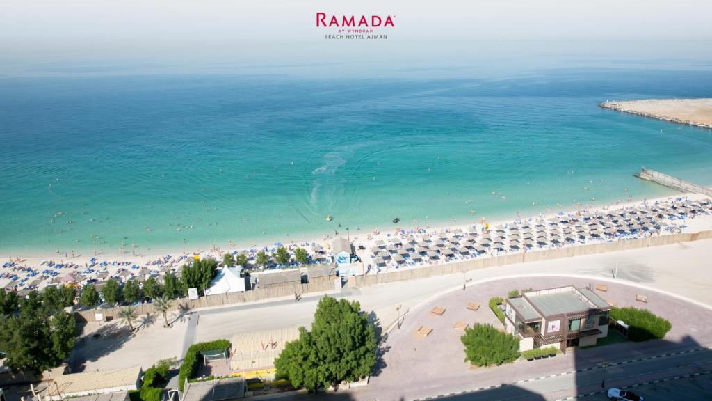 Ramada by Wyndham Beach Hotel Ajman - Dining and Food Options