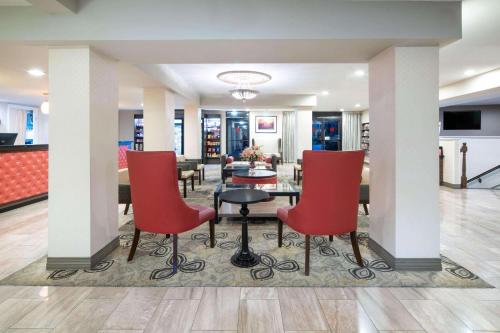 Ramada by Wyndham Burbank Airport - Room Features