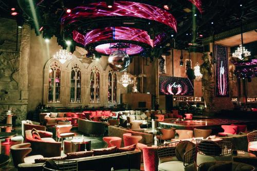 Ramee Dream Hotel Downtown - Hotel Amenities and Dining Options