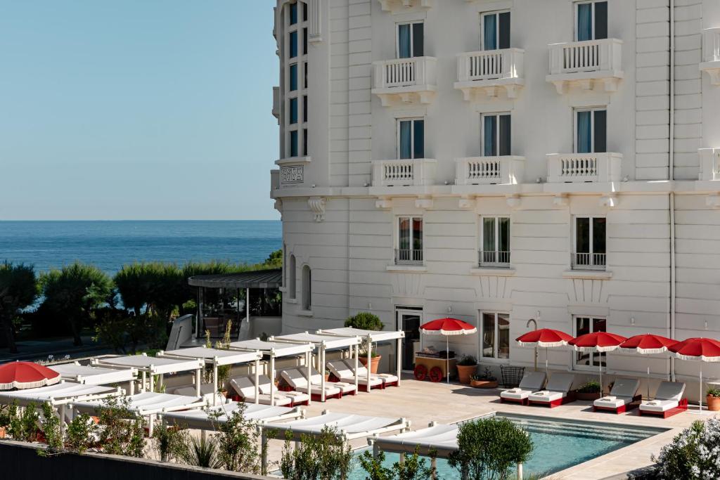 Regina Experimental Biarritz Review