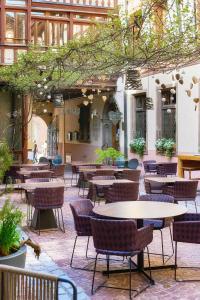 Relais & Châteaux The House of Heads - Dining at the Restaurants