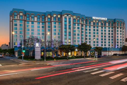 Renaissance Los Angeles Airport Hotel - Amenities and Services