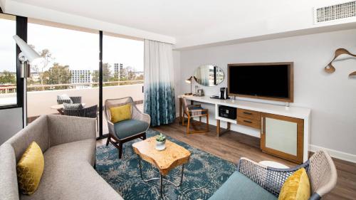 Renaissance Newport Beach Hotel - Available Facilities