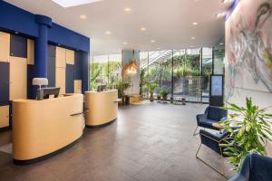 Renaissance Paris Arc De Triomphe Hotel - Accommodation Options