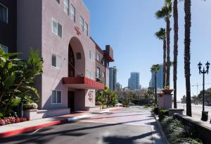 Residence Inn by Marriott San Diego Downtown - Outdoor Pool and Fitness Center