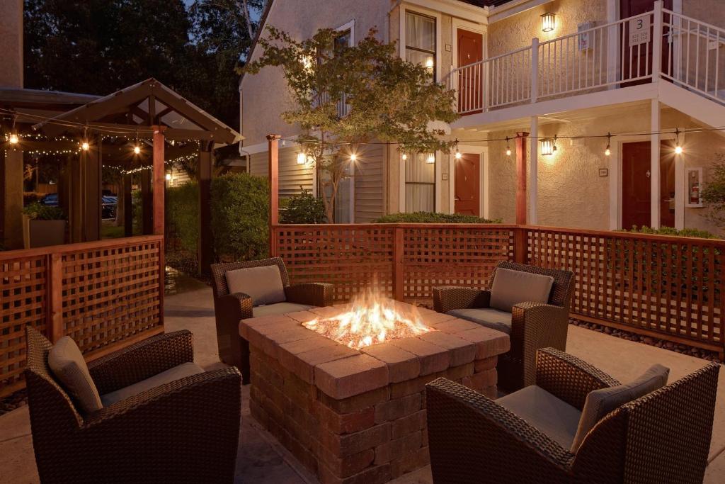 Residence Inn San Jose Campbell - Dining and Breakfast