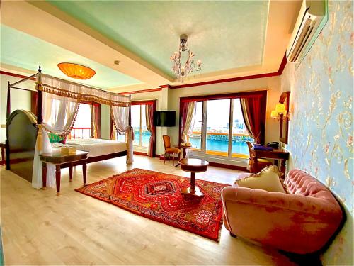 Riviera Hotel - On-site Facilities