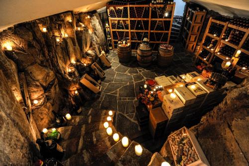 Romantic Hotel Tower - Dining Options and Culinary Experience
