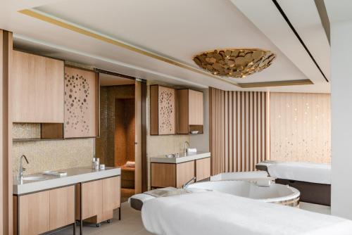 Royal Champagne Hotel & Spa - Dining Experiences