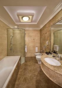Royal Rose Abu Dhabi, a Curio Collection by Hilton Affiliated Hotel - Dining Options