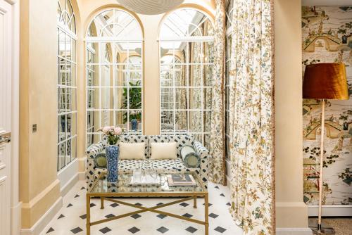 Saint James Paris - Guest Experience