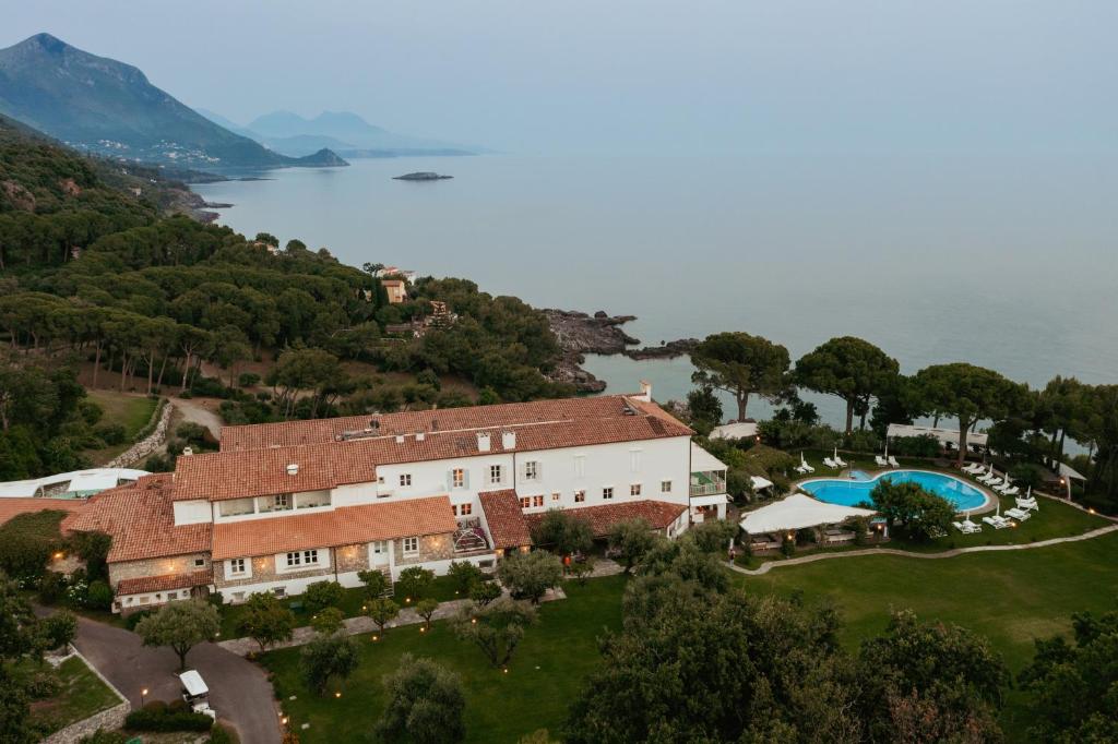 Santavenere Hotel - Dining Options Available