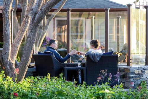Sea Otter Inn - Amenities and Facilities