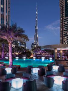 Shangri-La Apartments - Dining Options and Cuisine Variety