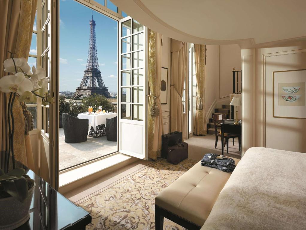 Shangri-La Paris Review