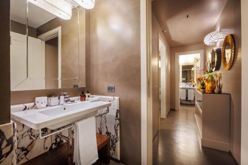 Singer Palace Hotel Roma - Dining Experiences