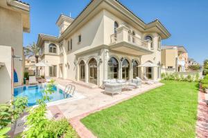 SOL Living - Chic 5BR Garden Villa W/Pool & Beach in Palm Jumeirah - Nearby Attractions