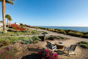 Spyglass Inn - Accommodations and Amenities