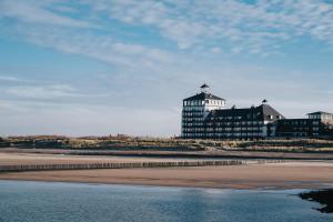 Strandhotel - On-site Amenities and Dining
