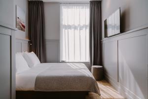 Supernova Hotel - Room Amenities and Features