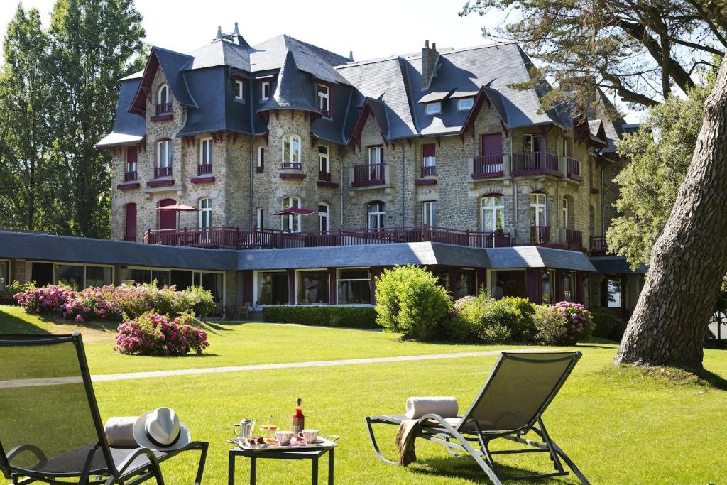 The Castle Marie Louise Review