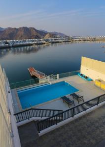 The Haven Villa 5 BR - Al Dana Island Fujairah - Dining and Amenities