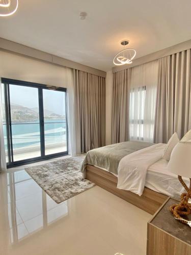 The Pearl Villa 5 BR Swimming Pool With Sea and Mountain View - Al Dana Island Fujaira - Guest Experience and Reviews