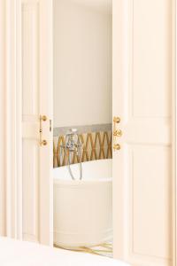 The Pelican - Luxurious Accommodations