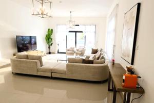 The View Luxury Villa 5 BR - Al Dana Island Fujairah - Amenities