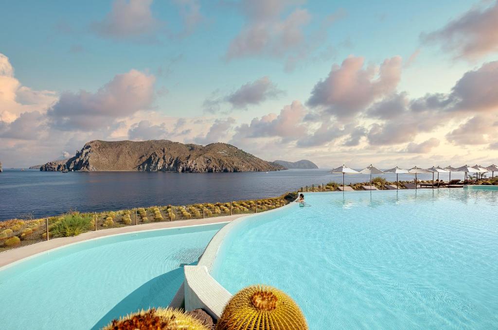 Therasia Resort Sea and SPA – The Leading Hotels of the World Review
