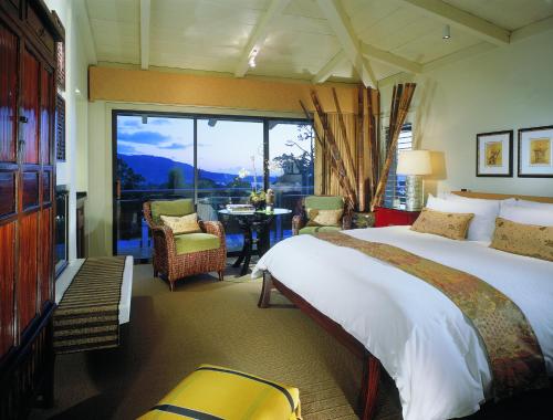 Tradewinds Carmel - Impressive Guest Ratings and Reviews