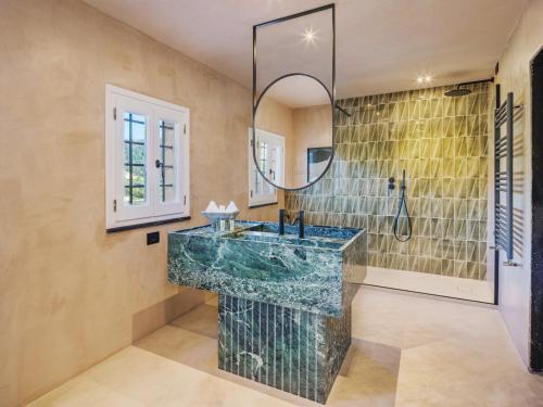 Villa Riviera Resort - Amenities and Services