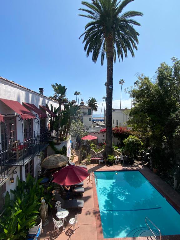 Villa Rosa Inn - Amenities and Services