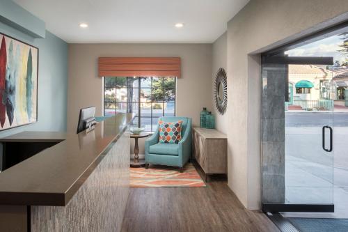 Wave Street Inn - Room Features and Types
