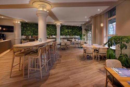 WestCord City Centre Hotel - Amenities and Services