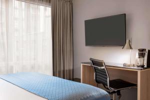 Wingate by Wyndham New York Midtown South/5th Ave - Amenities and Services