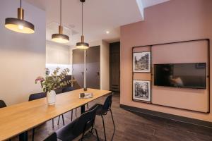 YAYS The Hague Willemspark by Numa - Location and Accessibility