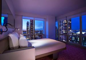 YOTEL New York Times Square - Dining Options Available