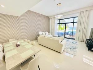 4BR Sea View Luxury Villa - Nearby Attractions