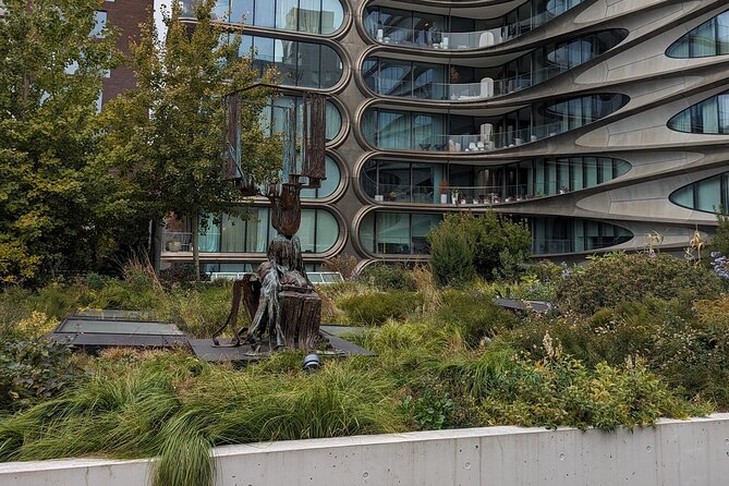 A Half Day Walk Between the Skyscraper Clusters of Manhattan - Culinary Delights Along the Way
