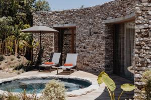 A SPERANZA Suites With Heated Private Pool - Breathtaking Bonifacio Surroundings