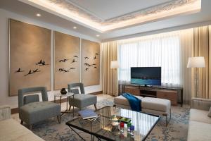 Al Jaddaf Rotana Suite Hotel - Dining Options