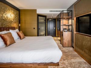 Alexander Hotel - Guest Reviews and Ratings