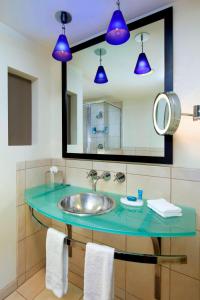 Aloft Silicon Valley - Room Options and Accessibility