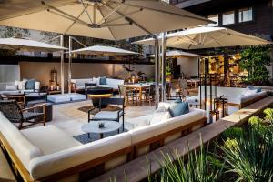 Ambrose Hotel - Dining Options and Services