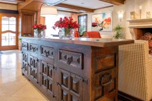 Ayres Hotel Anaheim - Dining and Breakfast