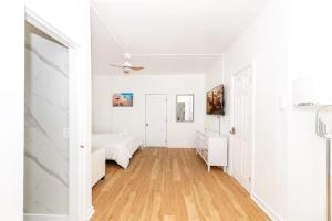 Bellamor Apts at 5th St Shopping Mall - Popular Amenities