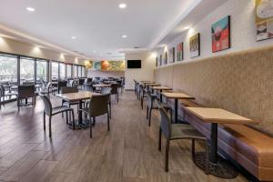 Best Western Plus Anaheim Inn - Delightful Dining Options