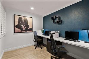 Best Western Plus Manhattan Beach Hotel - Amenities and Services