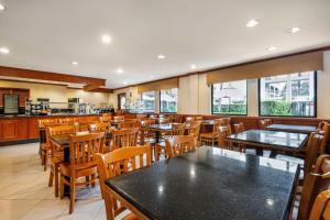 Best Western Plus Orange County Airport North - Business Services